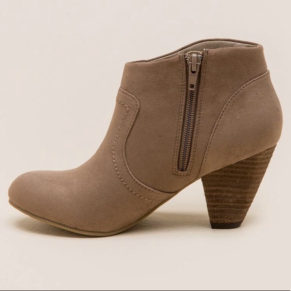 Francesca’s Brown Adrian western Ankle Bootie - Picture 2 of 8